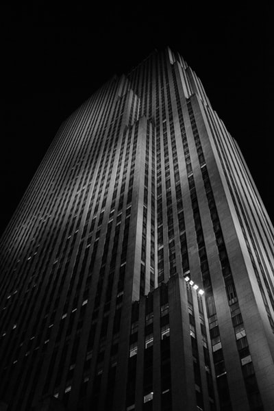 灰色建筑的建筑照片